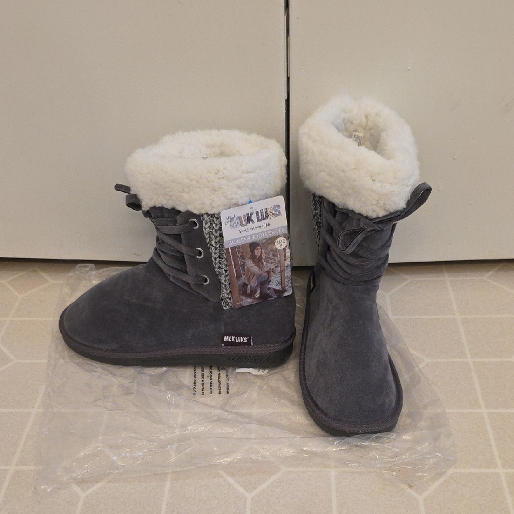 New Muk Luks Water Resistant Melba Lace Up Sherpa Like Boot Size 8
